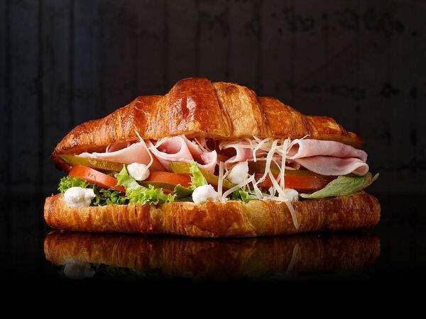 Рис - Круассан с ветчиной и сыром