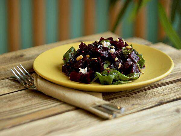 Кофейня Зеленая Улица - Салат из запечённой свеклы