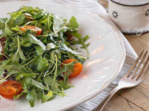 Римские каникулы - Микс салатов с помидорами и пармезаном