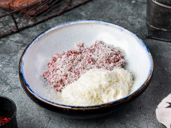 Агонь BBQ Ratskeller - Тартар из говядины с муссом Пармезан