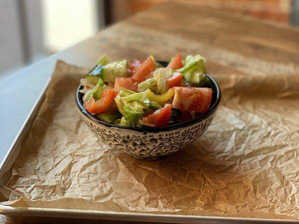 Бургерная Дровосек - Овощной салат с заправкой на выбор