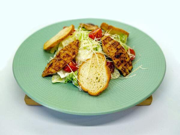 Кафе Ликан - Салат Цезарь с курицей