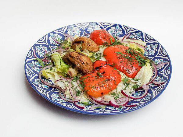 Пиросмани - Печеные овощи на листьях салата