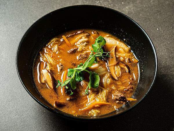 Ewoki - Острый суп с говядиной и капустой кимчи