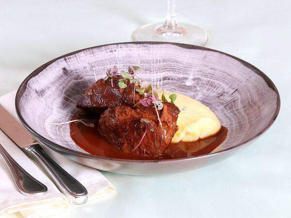 Dolce Vita - Говяжьи щечки с картофельным пюре
