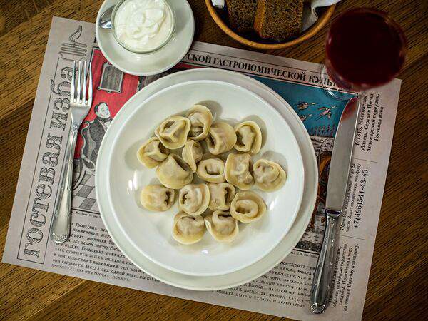 Гостевая изба - Пельмени мясные со сметаной