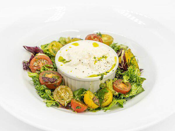 Теплого хлеба - Страчателла с помидорами и базиликом