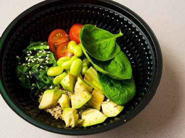 Street Market Food&Coffee - Поке с авокадо, киноа, эдамамэ и кунжутным соусом