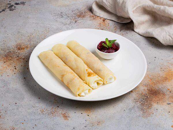 Трэвелерс кофе - Блины с творогом и вишневым соусом