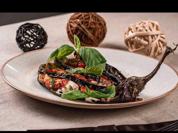 Adriano Leonardo - Баклажан, запеченный с Моцареллой и томатами