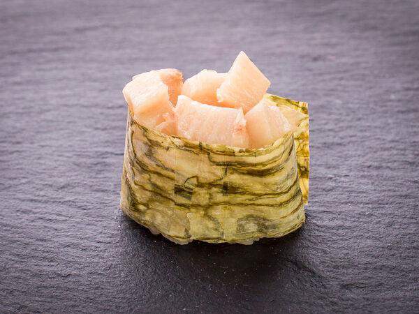 Цветение Сакуры - Суши Хоккайдо гункан с лакедрой