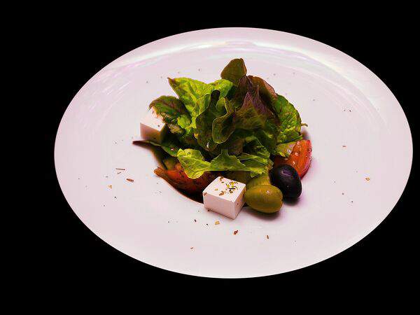 Хата - Салат из свежих овощей с рассольным сыром