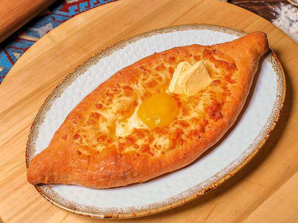 Megobari - Хачапури по-аджарски