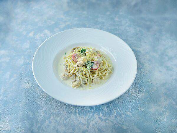 Umami Kitchen - Спагетти с курицей и грибами