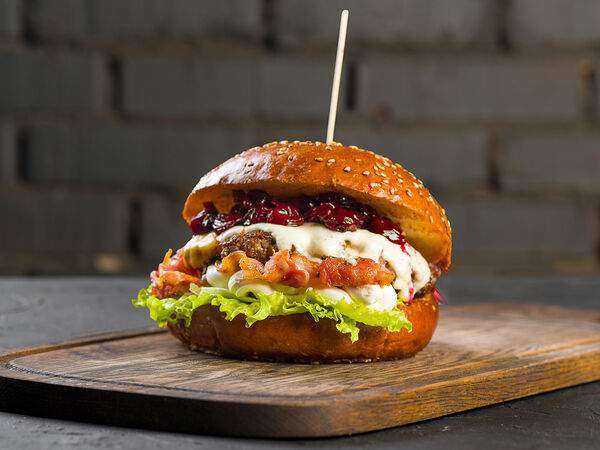 Гриль-бар Мясторис - Бургер с вишневым джемом