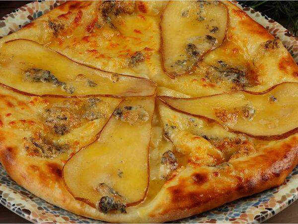 Дэда - Хачапури с грушей и горгонзолой