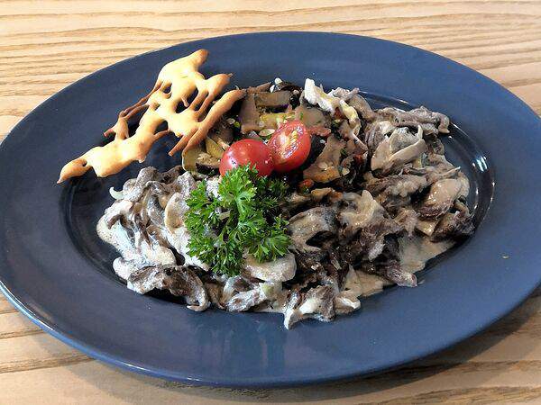 Кафе-пекарня Susser - Бефстроганов с печеными овощами