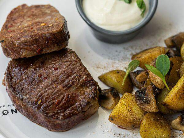 Zanoza Open Bar - Медальоны из говядины с картофелем