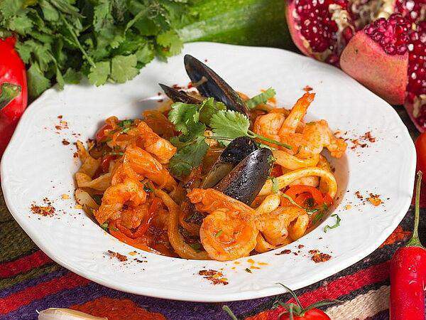 Мушмула - Лагман-кавурма с морепродуктами