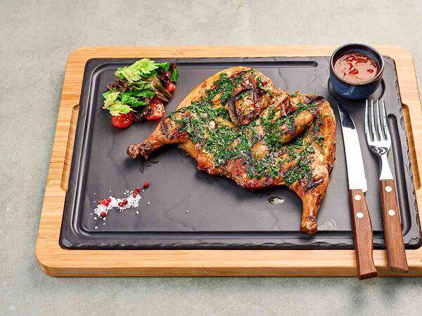 Pivino - Цыпленок с соусом сацебели