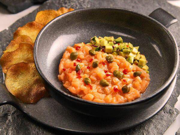 Lava Grill - Тартар с лососем