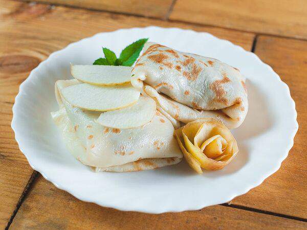 Сковородка - Блинчик с яблоками и вареной сгущенкой