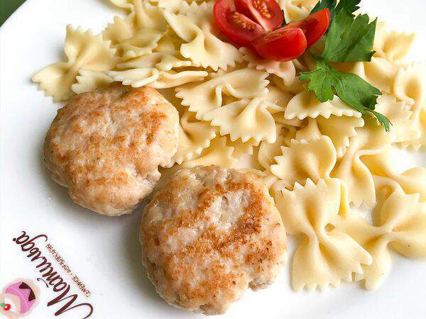 Матильда - Котлетки куриные, гарнир - макарошки