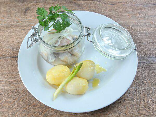 Дюжина - Сельдь в масле с луком