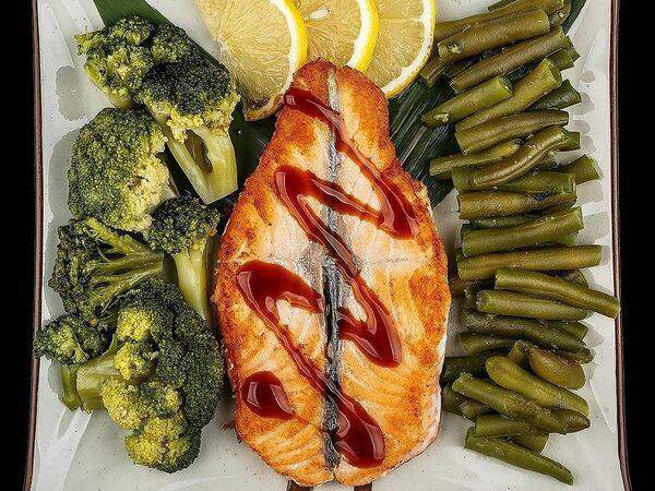 Unagi - Лосось гриль с овощами на пару