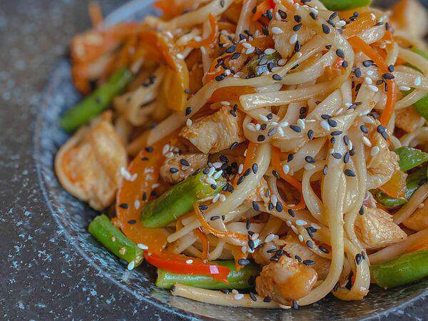 Ресторан 101 - Лапша удон, курица, овощи, соевый соус