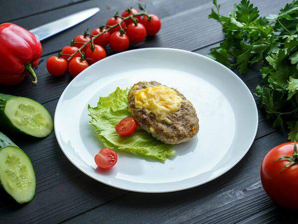 Готовим за вас - Котлета из говядины с яйцом