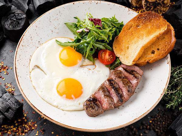 Corner Grill - Чак стейк и глазунья