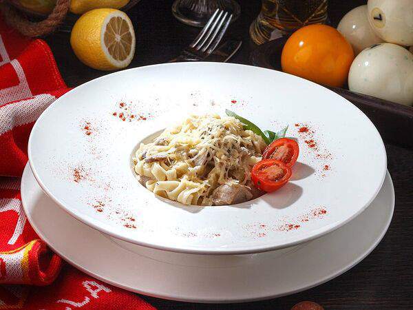Фуксъ - Феттуччине с курицей и грибами