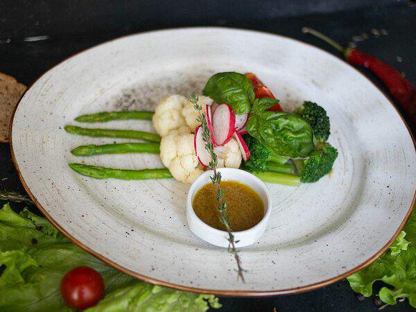 Кафе Арабелла - Салат овощной с имбирно-чесночной заправкой