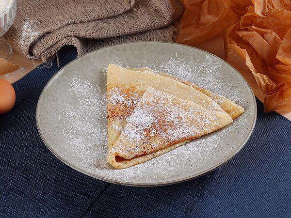 Пататапа - Блин со сливочным маслом и сахарной пудрой
