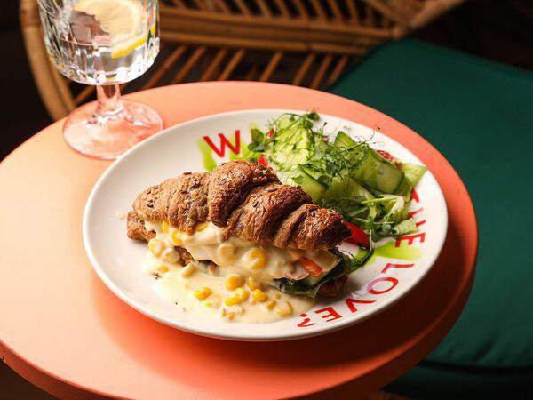 Clearbarn - Круассан с ветчиной, кукурузой с соусом пармезан