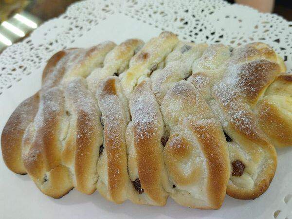 Пекарня Хлебница - Коса творожная с изюмом