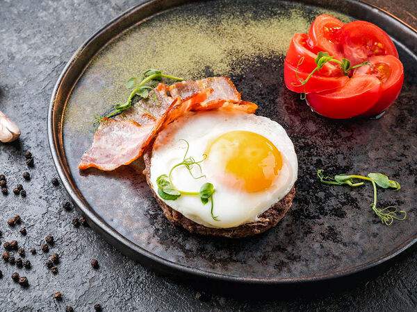 Chalet River Club - Бифштекс с яйцом