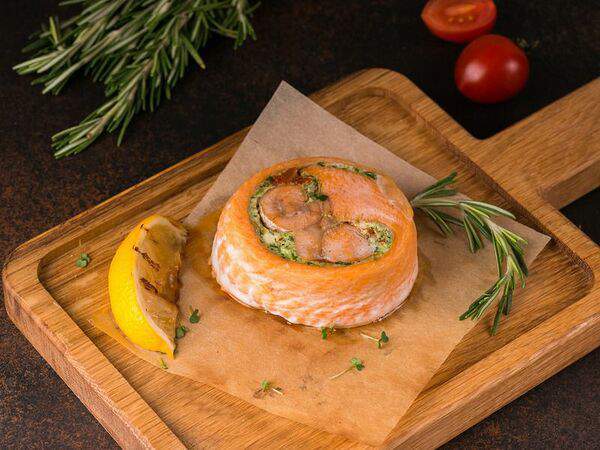 Fish & Grill - Рулет из форели с вялеными томатами