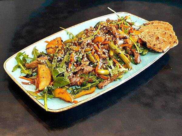 Toplivo - Теплый салат с говяжьей вырезкой