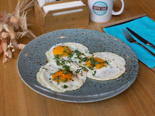 Coffee Cake - Яичница из трех яиц