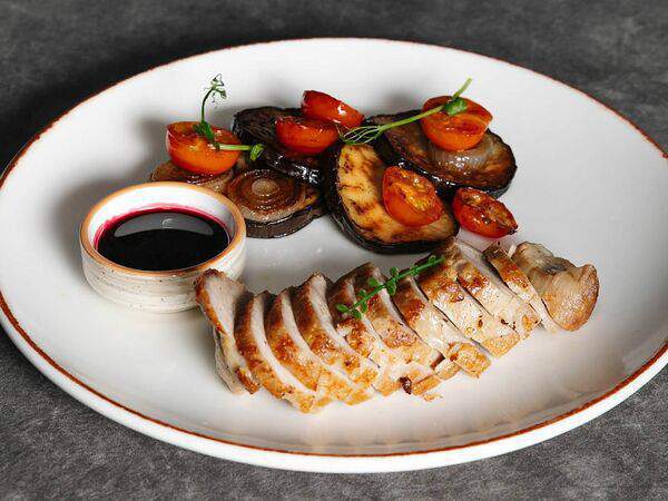 Мускат - Свиная вырезка с овощами гриль