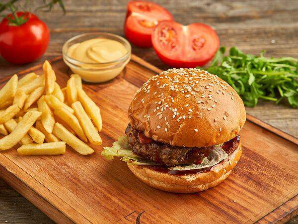 Luna lounge - Бургер Классический с картофелем фри