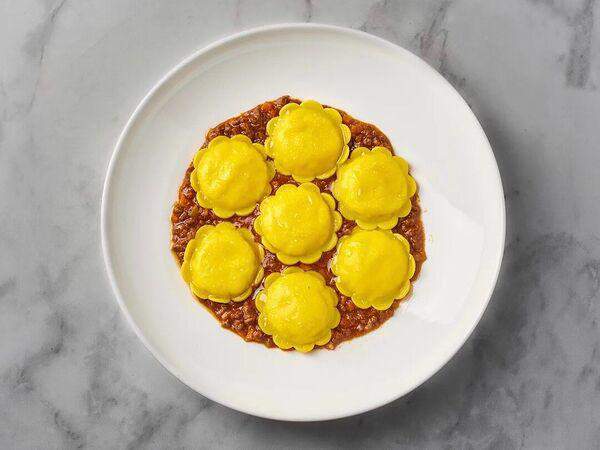 IL SOLO pizza & pasta - Равиоли с рикоттой и соусом болоньезе