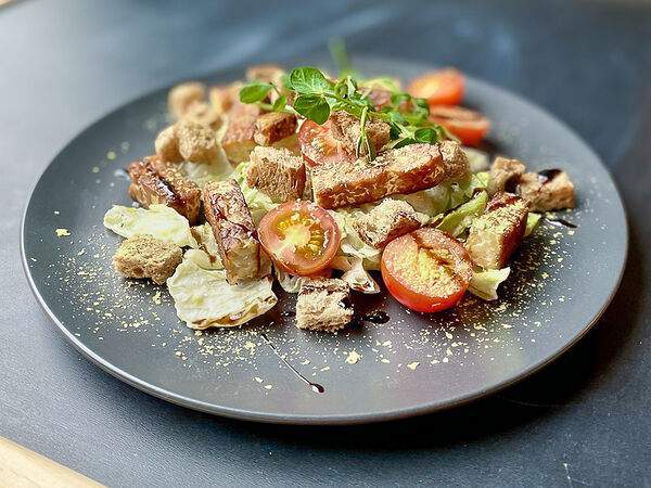 Кролик, беги! - Салат Цезарь с темпе