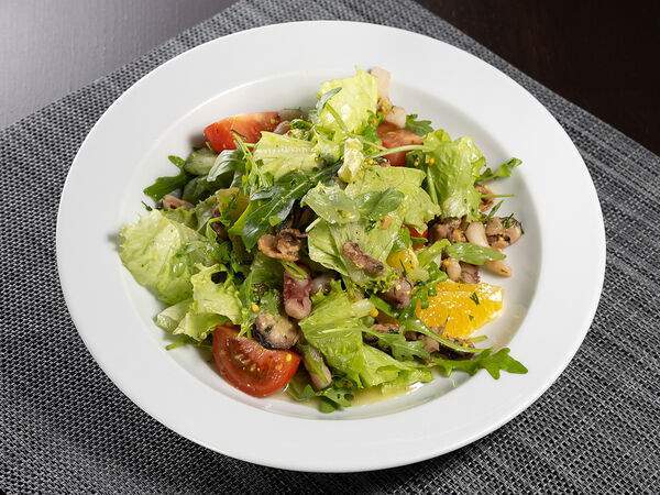 О2 кафе - Салат с морепродуктами