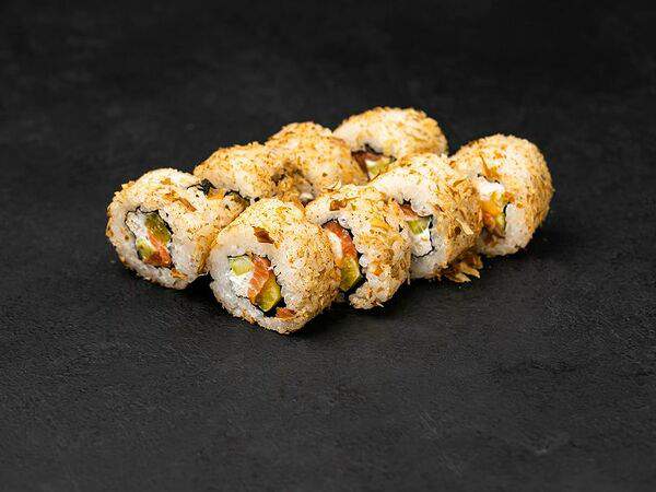 Моrе - Ролл с опаленным лососем и стружкой тунца