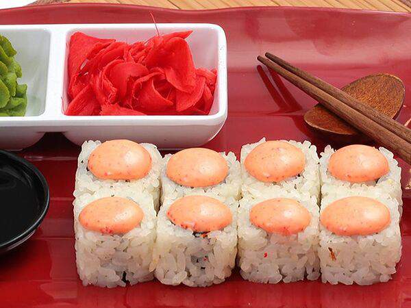 Sushiwoker - Ролл лосось запеченный острый