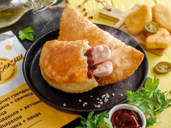 Чебурек.ми - Чебурек с сосиской и соусом барбекю