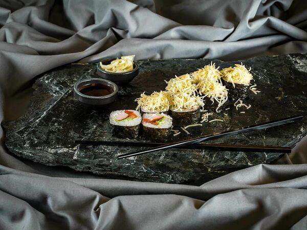 Дерзкий лосось - Ролл Цезарь с курицей